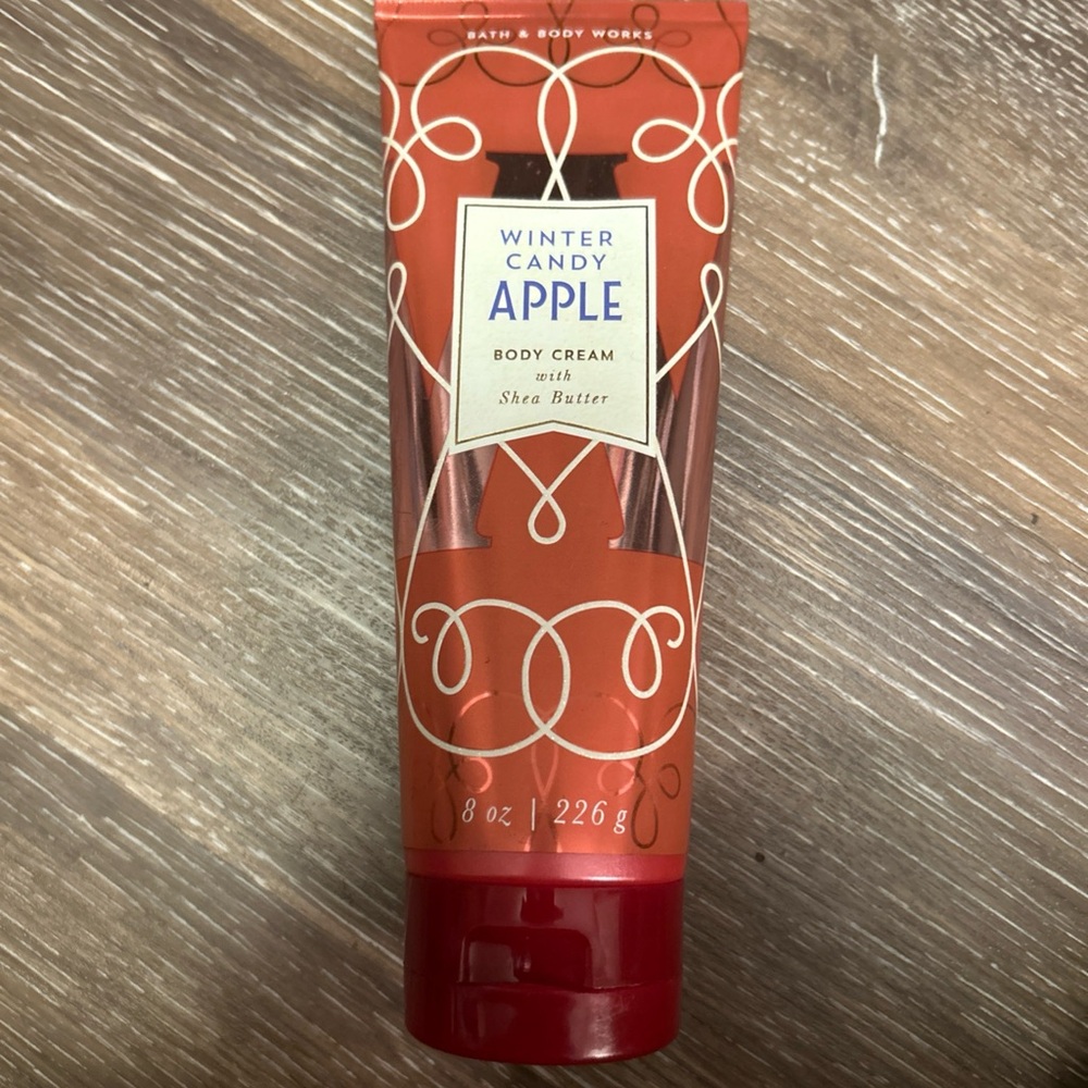 💙Bath & Body Works Winter Candy Apple Body Cream - Orange